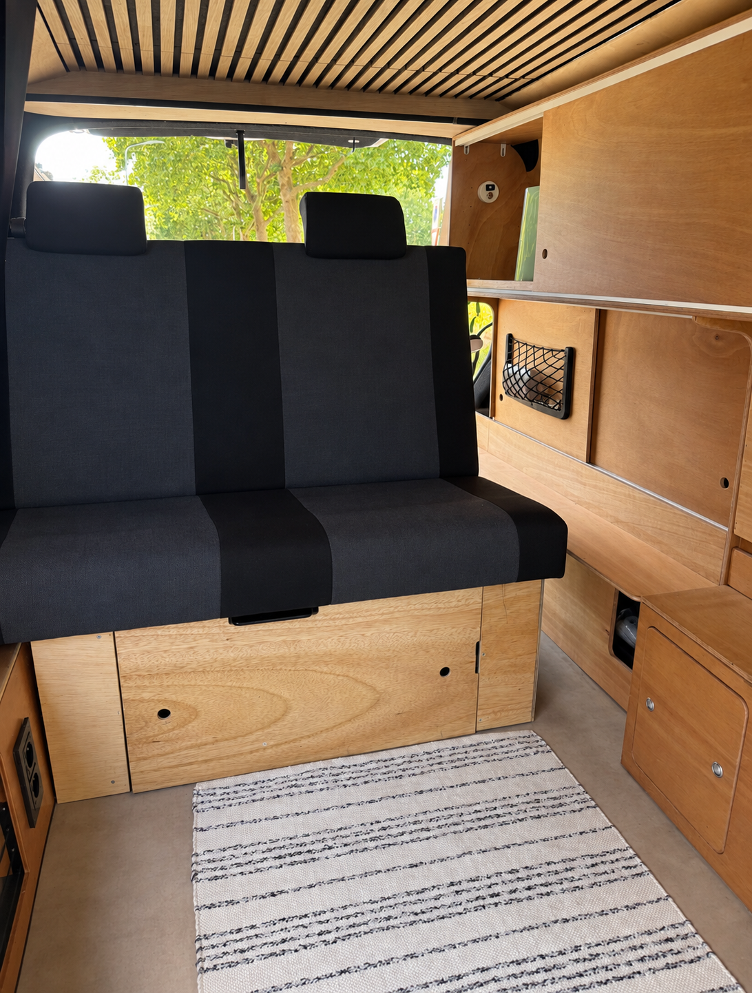 Slaapbank in Volkswagen camper Viggo #2